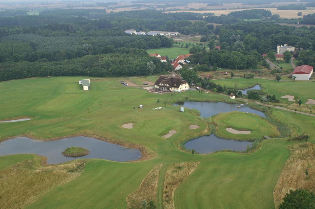 Golfcentrum Schloss Karnitz Rügen Garz  Exterior foto